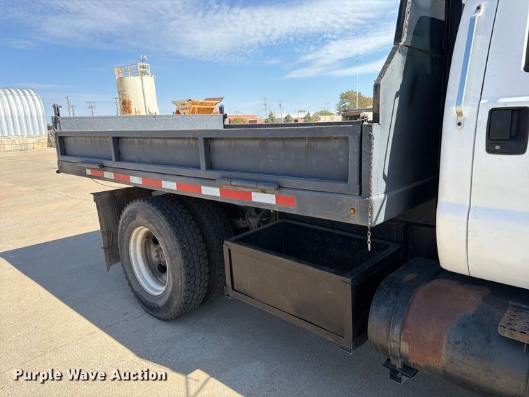 image for item EP7933 2004 Ford F650 Super Duty dump truck