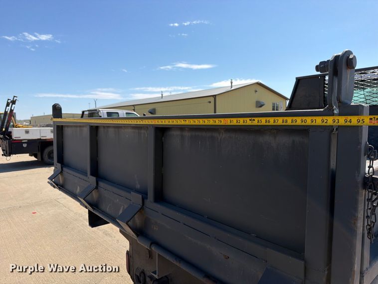 image for item EP7933 2004 Ford F650 Super Duty dump truck