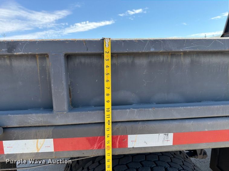 image for item EP7933 2004 Ford F650 Super Duty dump truck