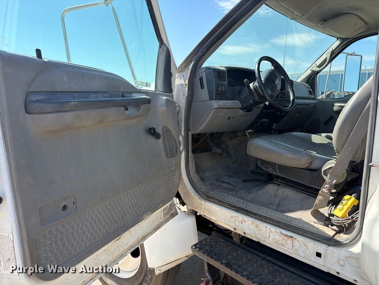 image for item EP7933 2004 Ford F650 Super Duty dump truck