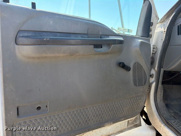 image for item EP7933 2004 Ford F650 Super Duty dump truck