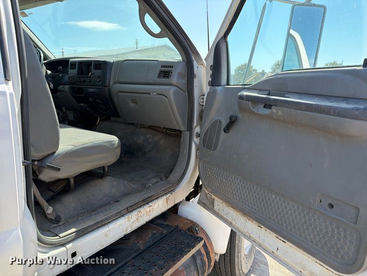 image for item EP7933 2004 Ford F650 Super Duty dump truck