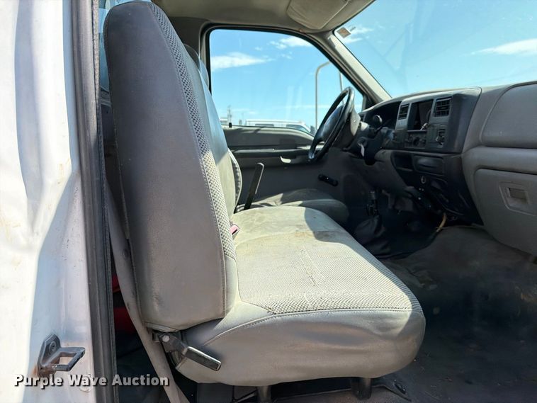 image for item EP7933 2004 Ford F650 Super Duty dump truck