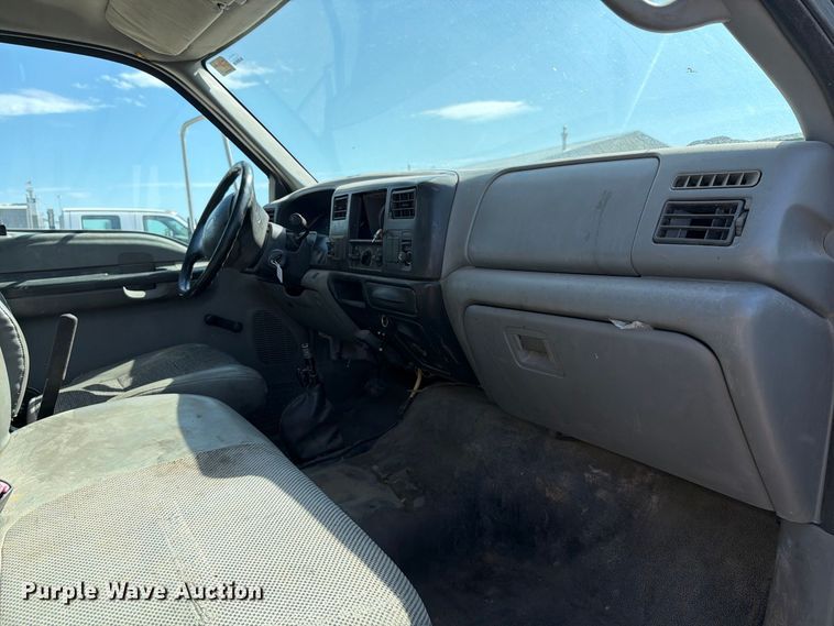 image for item EP7933 2004 Ford F650 Super Duty dump truck