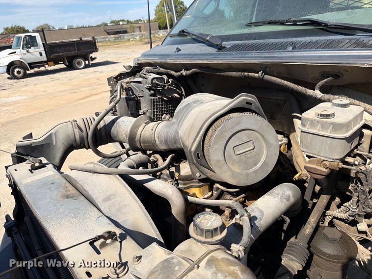 image for item EP7933 2004 Ford F650 Super Duty dump truck