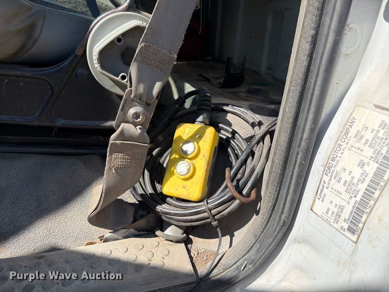 image for item EP7933 2004 Ford F650 Super Duty dump truck