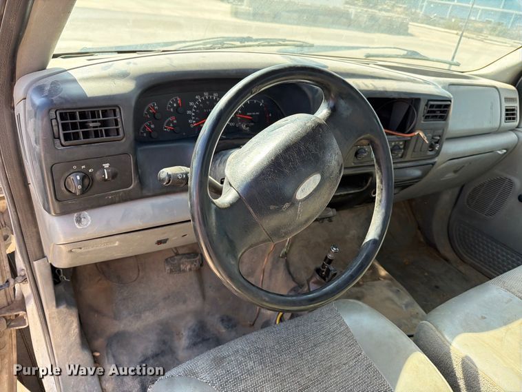 image for item EP7933 2004 Ford F650 Super Duty dump truck