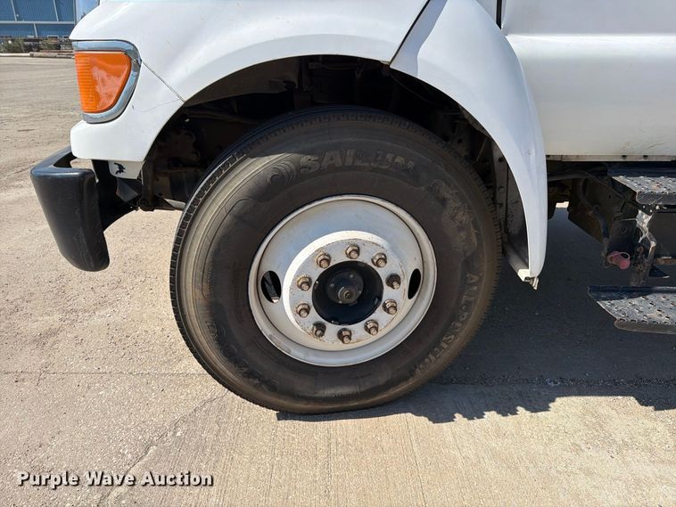 image for item EP7933 2004 Ford F650 Super Duty dump truck