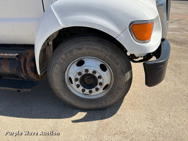 image for item EP7933 2004 Ford F650 Super Duty dump truck