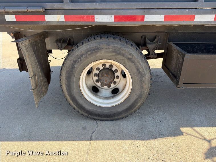 image for item EP7933 2004 Ford F650 Super Duty dump truck