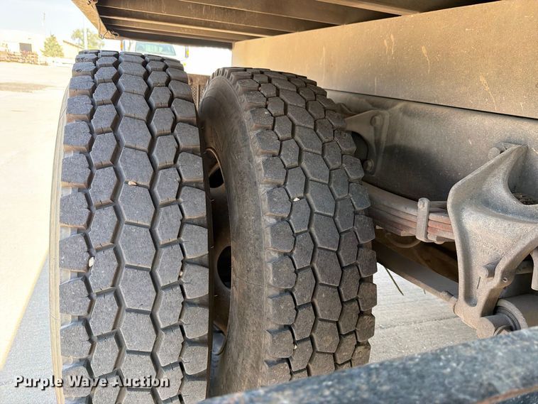 image for item EP7933 2004 Ford F650 Super Duty dump truck
