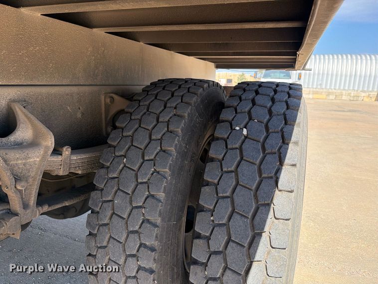 image for item EP7933 2004 Ford F650 Super Duty dump truck