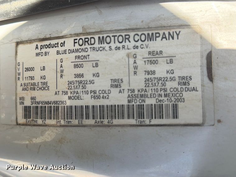 image for item EP7933 2004 Ford F650 Super Duty dump truck
