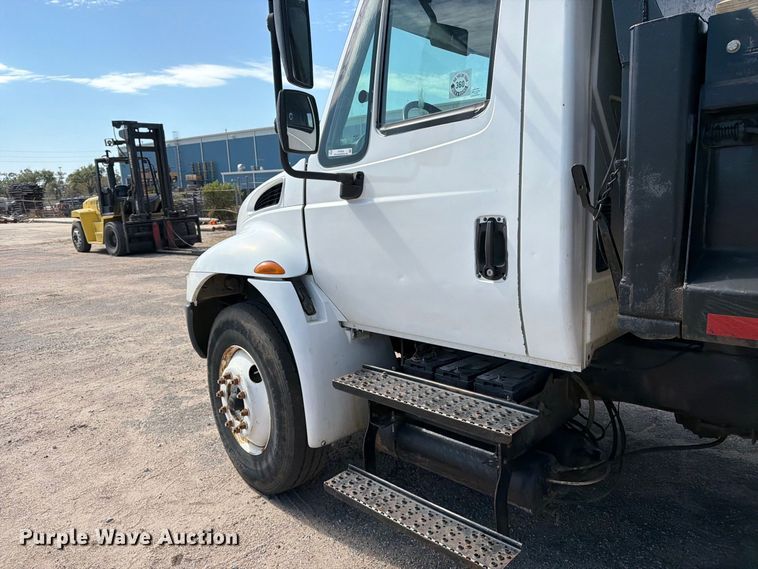 image for item EP7934 2005 International 4300 dump truck