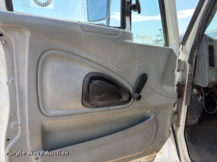 image for item EP7934 2005 International 4300 dump truck