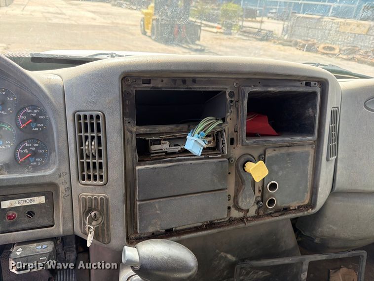 image for item EP7934 2005 International 4300 dump truck