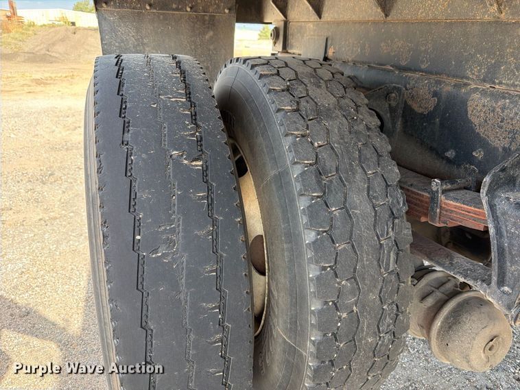 image for item EP7934 2005 International 4300 dump truck