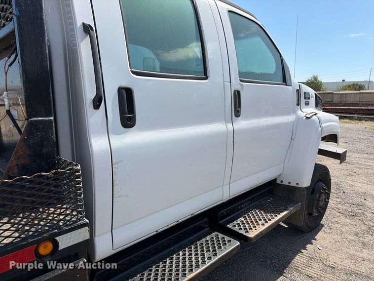 image for item EP7936 2005 Chevrolet C5500 crew cab reel truck