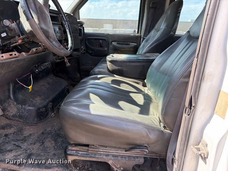 image for item EP7936 2005 Chevrolet C5500 crew cab reel truck