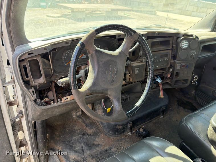 image for item EP7936 2005 Chevrolet C5500 crew cab reel truck