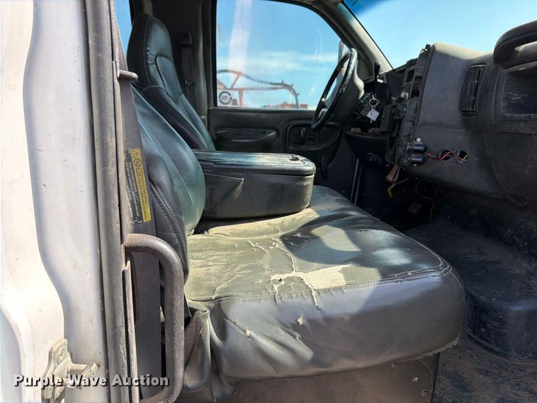 image for item EP7936 2005 Chevrolet C5500 crew cab reel truck