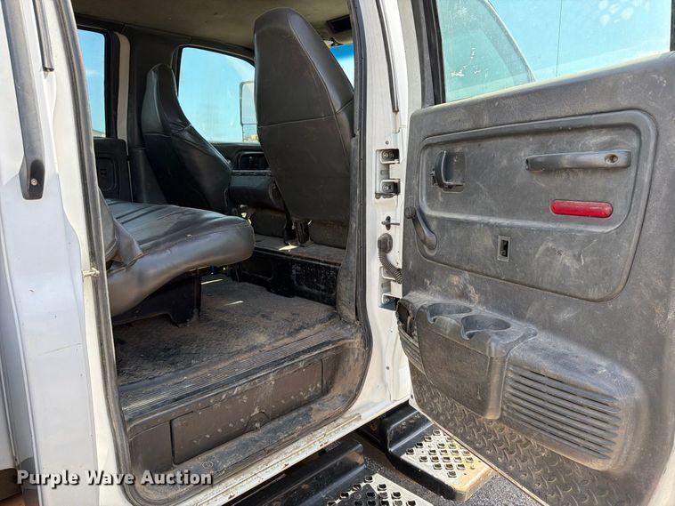 image for item EP7936 2005 Chevrolet C5500 crew cab reel truck