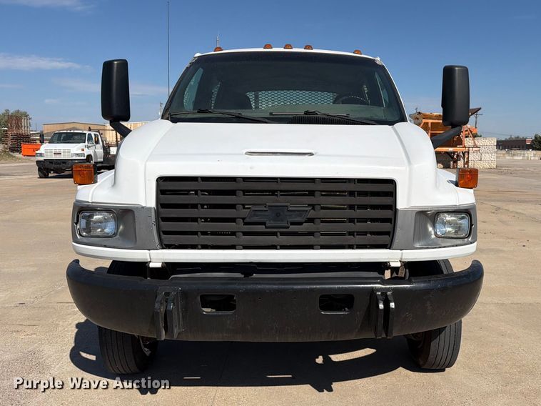 image for item EP7937 2005 Chevrolet C5500 crew cab reel truck