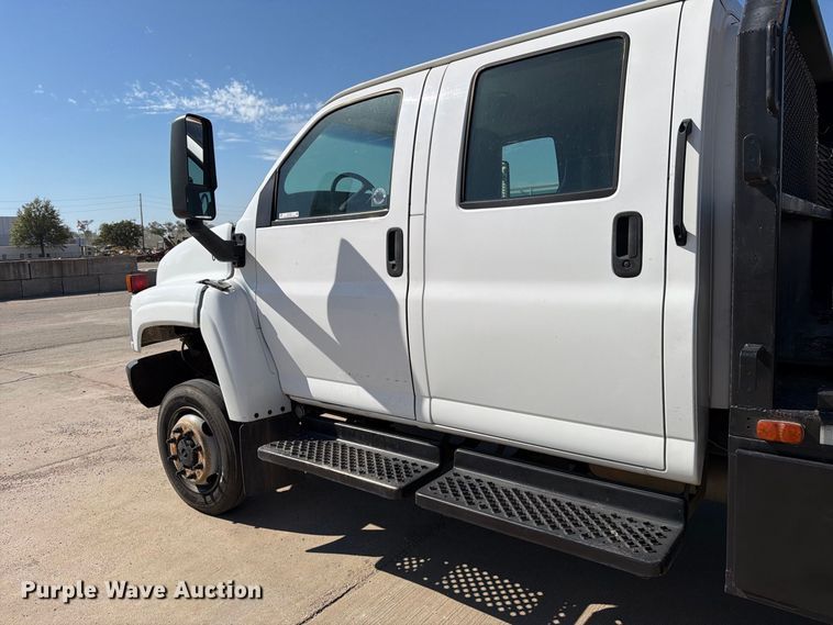 image for item EP7937 2005 Chevrolet C5500 crew cab reel truck