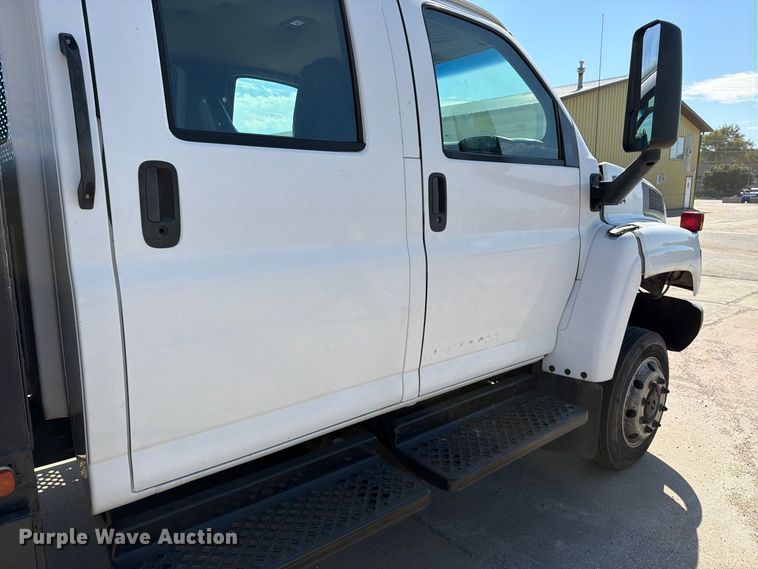 image for item EP7937 2005 Chevrolet C5500 crew cab reel truck