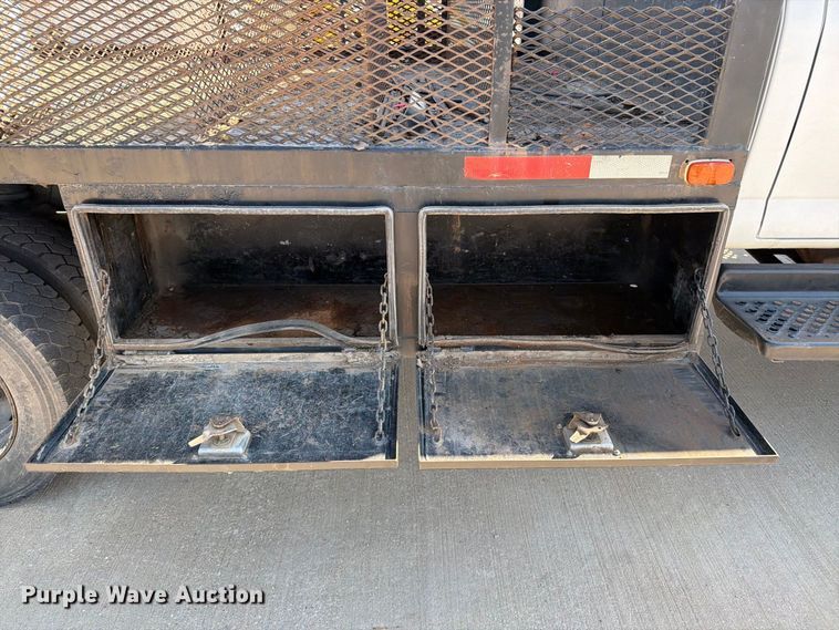 image for item EP7937 2005 Chevrolet C5500 crew cab reel truck
