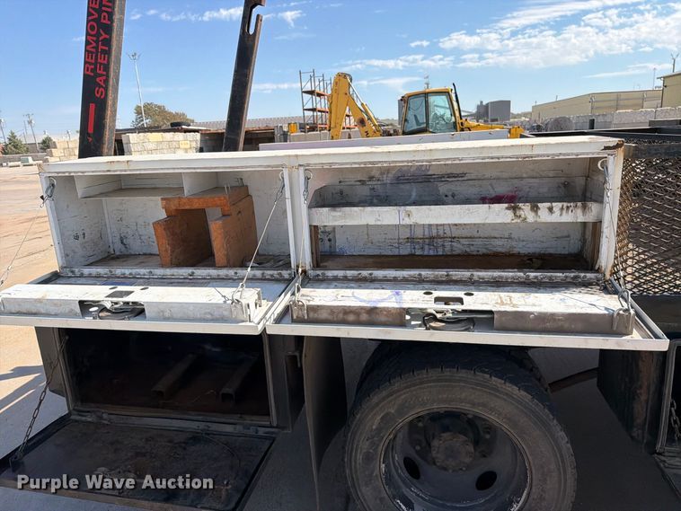 image for item EP7937 2005 Chevrolet C5500 crew cab reel truck