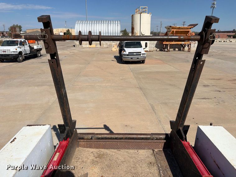 image for item EP7937 2005 Chevrolet C5500 crew cab reel truck