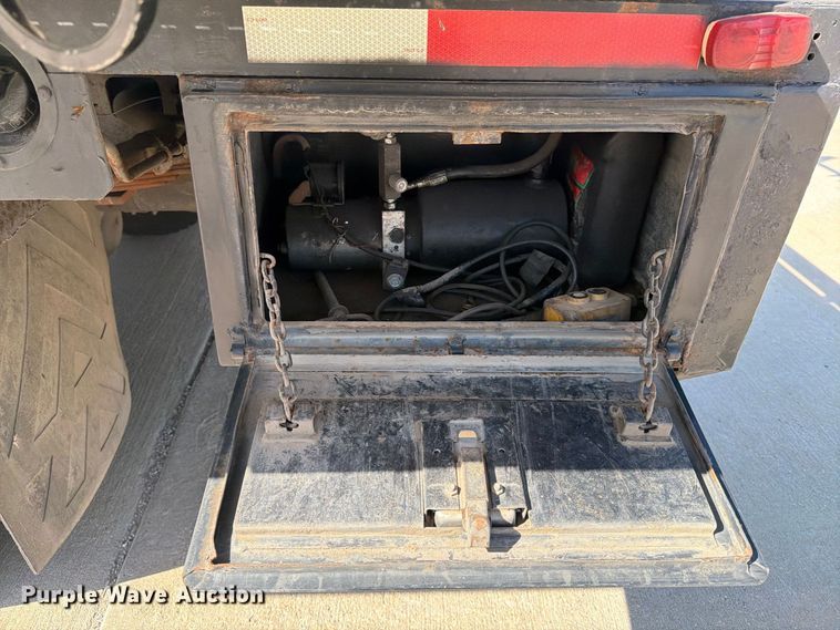 image for item EP7937 2005 Chevrolet C5500 crew cab reel truck
