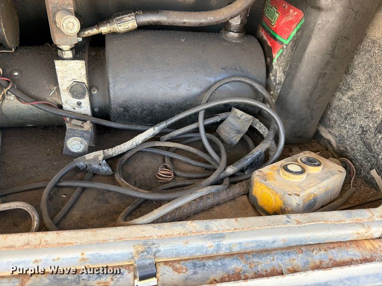 image for item EP7937 2005 Chevrolet C5500 crew cab reel truck