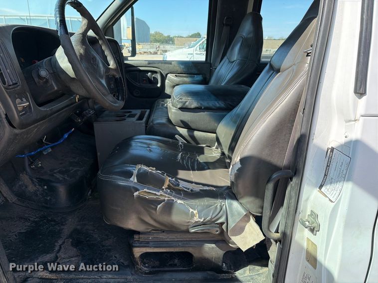 image for item EP7937 2005 Chevrolet C5500 crew cab reel truck