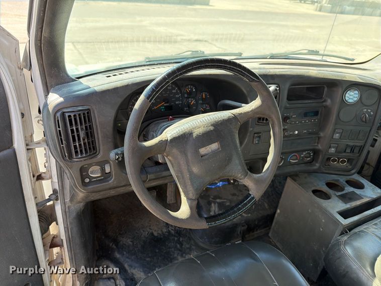 image for item EP7937 2005 Chevrolet C5500 crew cab reel truck