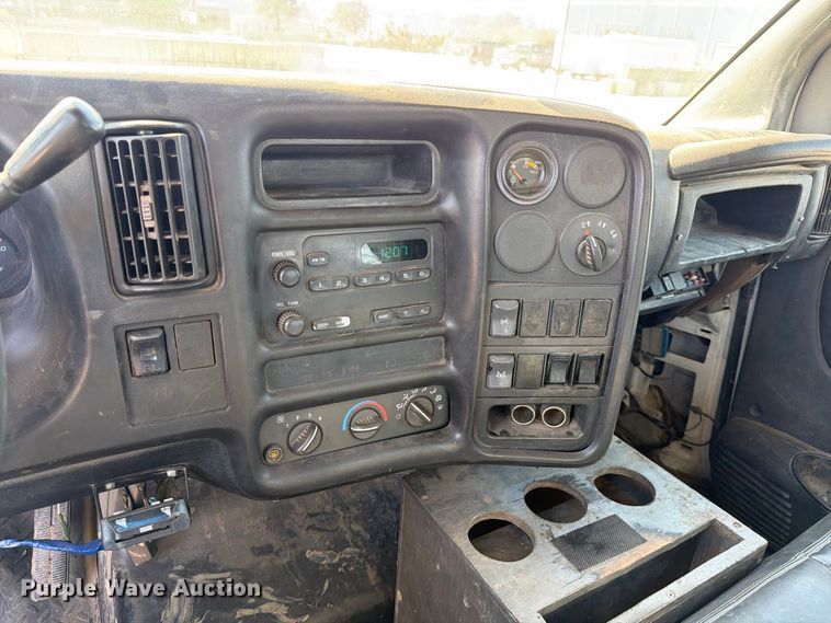 image for item EP7937 2005 Chevrolet C5500 crew cab reel truck