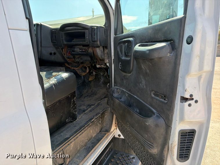 image for item EP7937 2005 Chevrolet C5500 crew cab reel truck