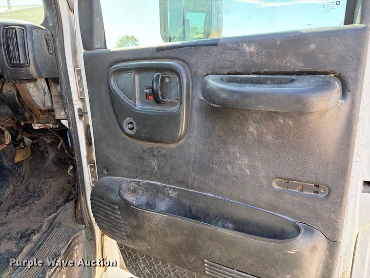 image for item EP7937 2005 Chevrolet C5500 crew cab reel truck