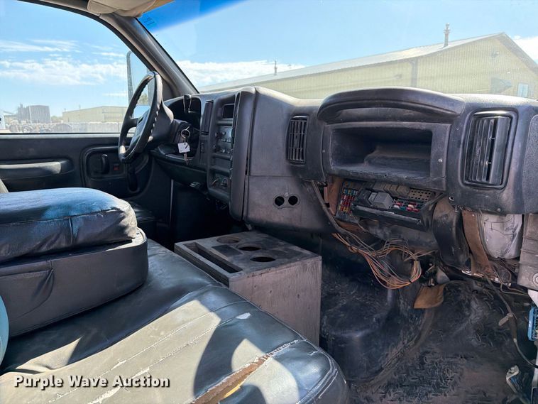 image for item EP7937 2005 Chevrolet C5500 crew cab reel truck