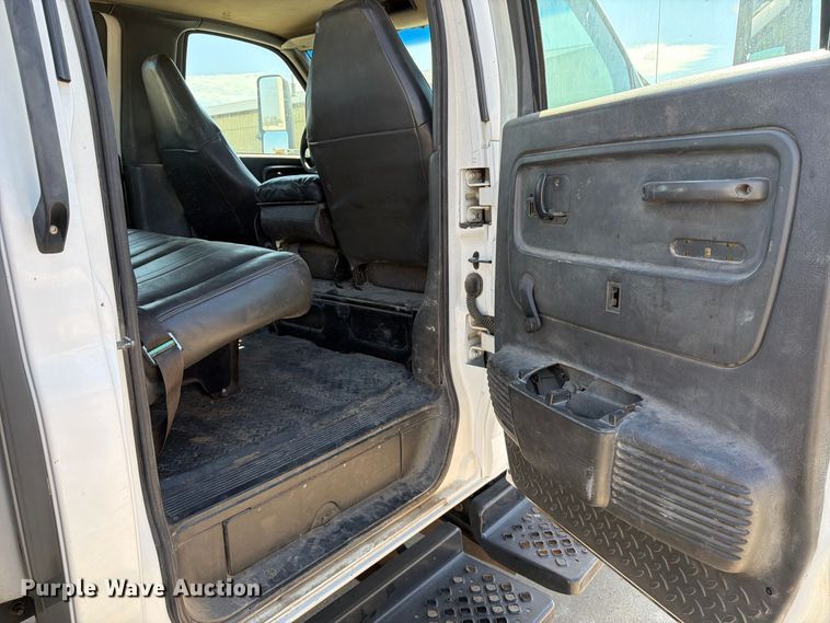 image for item EP7937 2005 Chevrolet C5500 crew cab reel truck
