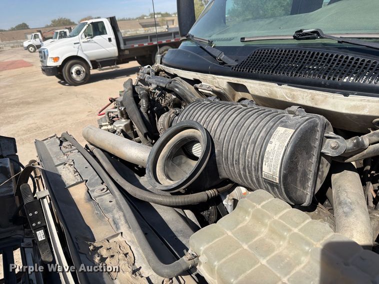 image for item EP7937 2005 Chevrolet C5500 crew cab reel truck