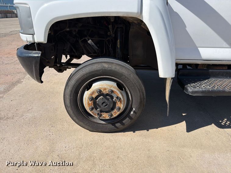 image for item EP7937 2005 Chevrolet C5500 crew cab reel truck