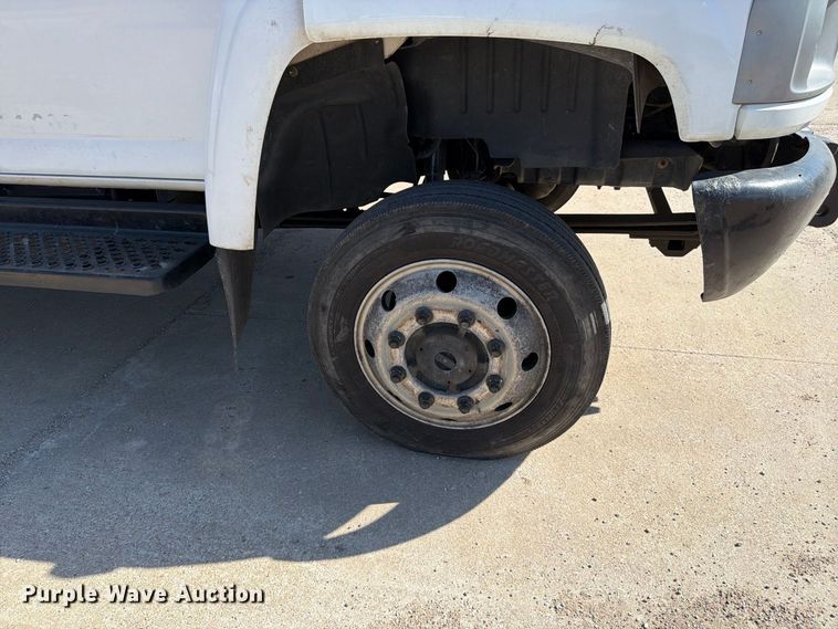image for item EP7937 2005 Chevrolet C5500 crew cab reel truck