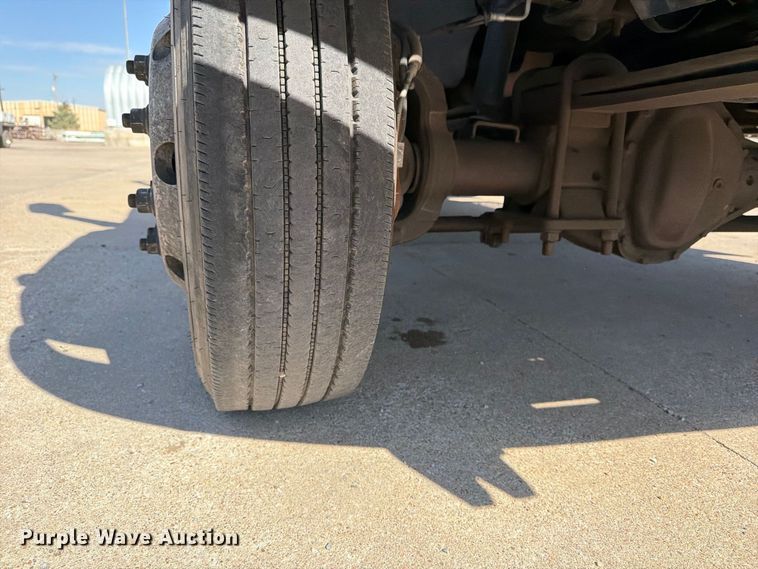 image for item EP7937 2005 Chevrolet C5500 crew cab reel truck
