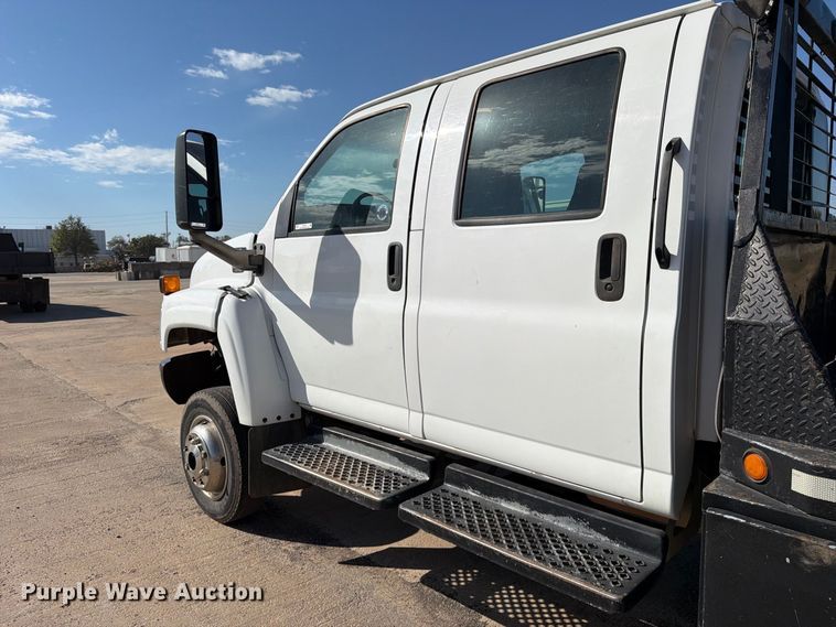 image for item EP7938 2005 GMC C4500 crew cab reel truck