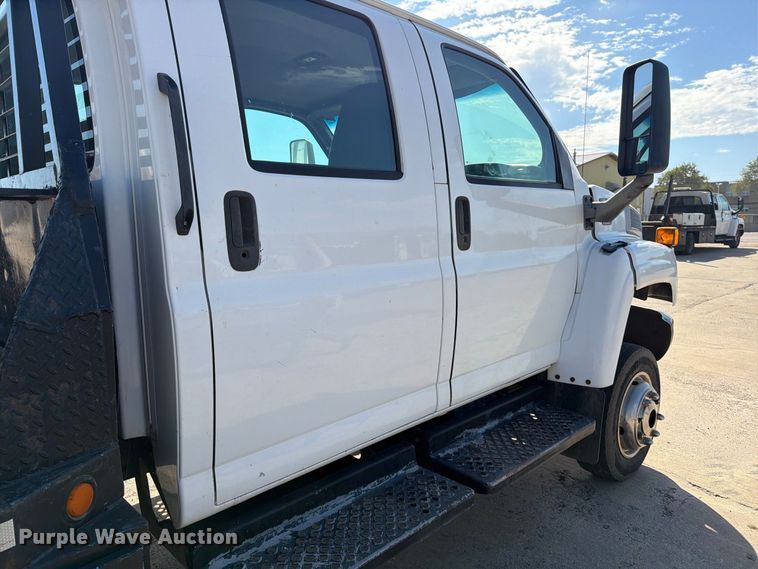 image for item EP7938 2005 GMC C4500 crew cab reel truck