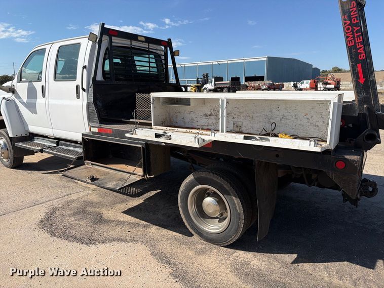 image for item EP7938 2005 GMC C4500 crew cab reel truck