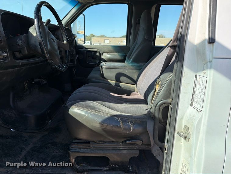 image for item EP7938 2005 GMC C4500 crew cab reel truck