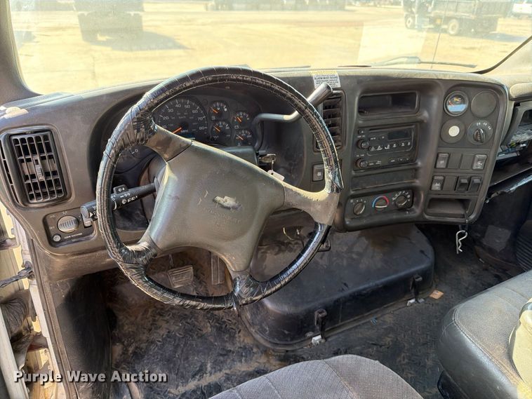 image for item EP7938 2005 GMC C4500 crew cab reel truck